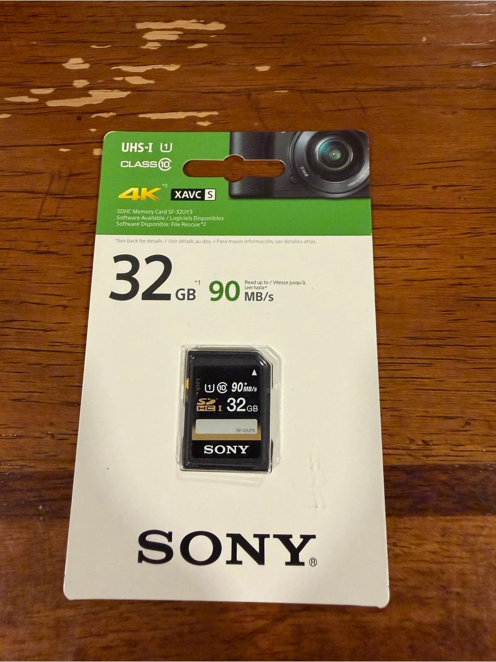 Sony 32GB SDHC UHS-I Memory Card in Black and Gold